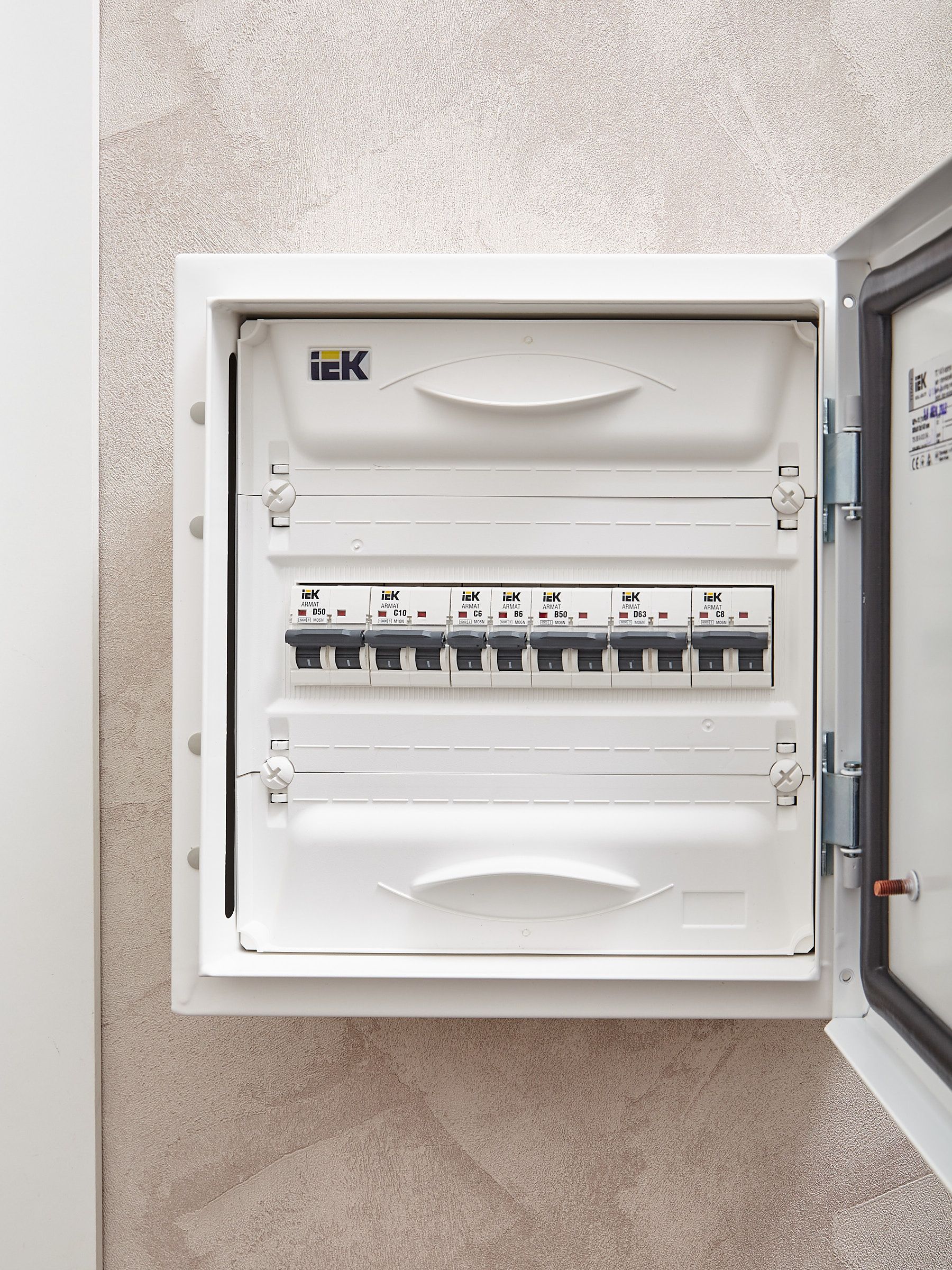 ARMAT Автоматический выключатель M06N 1P C 6А IEK — фото