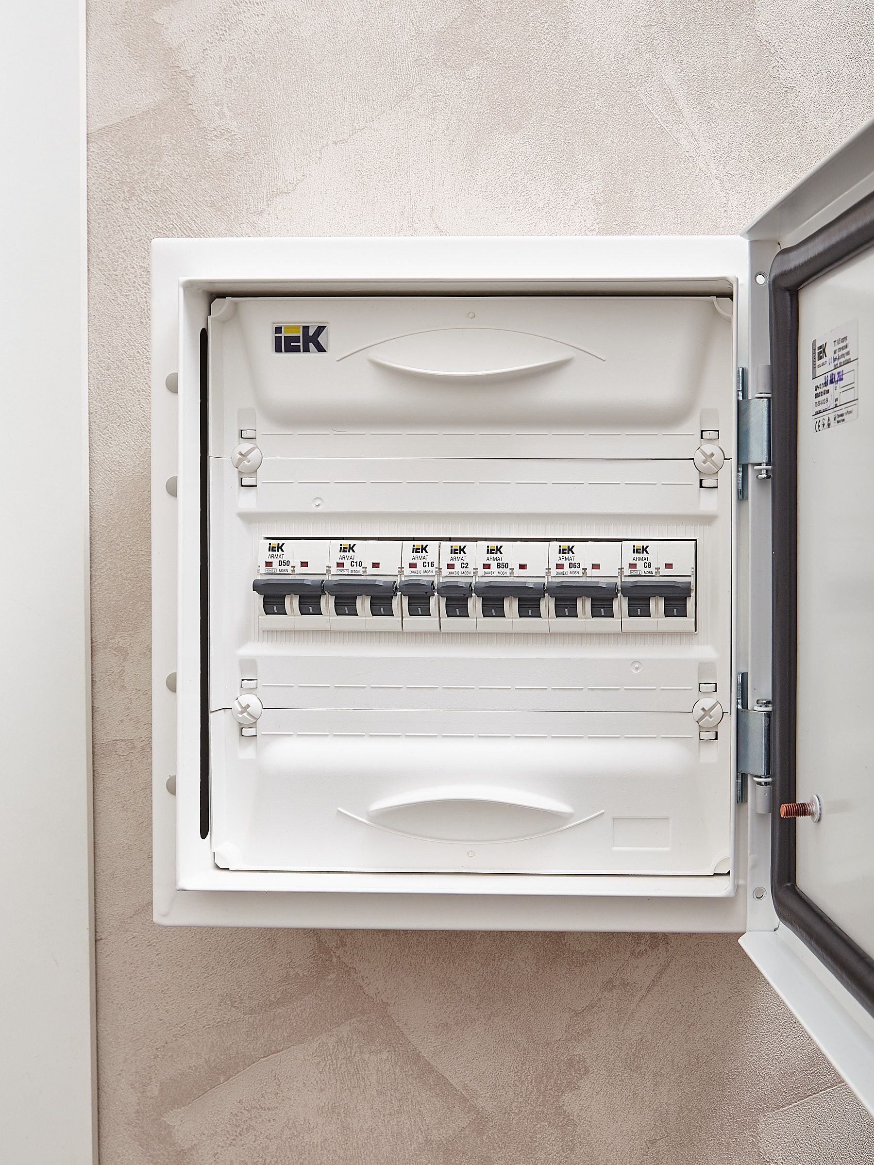 ARMAT Автоматический выключатель M06N 1P C 16А IEK — фото