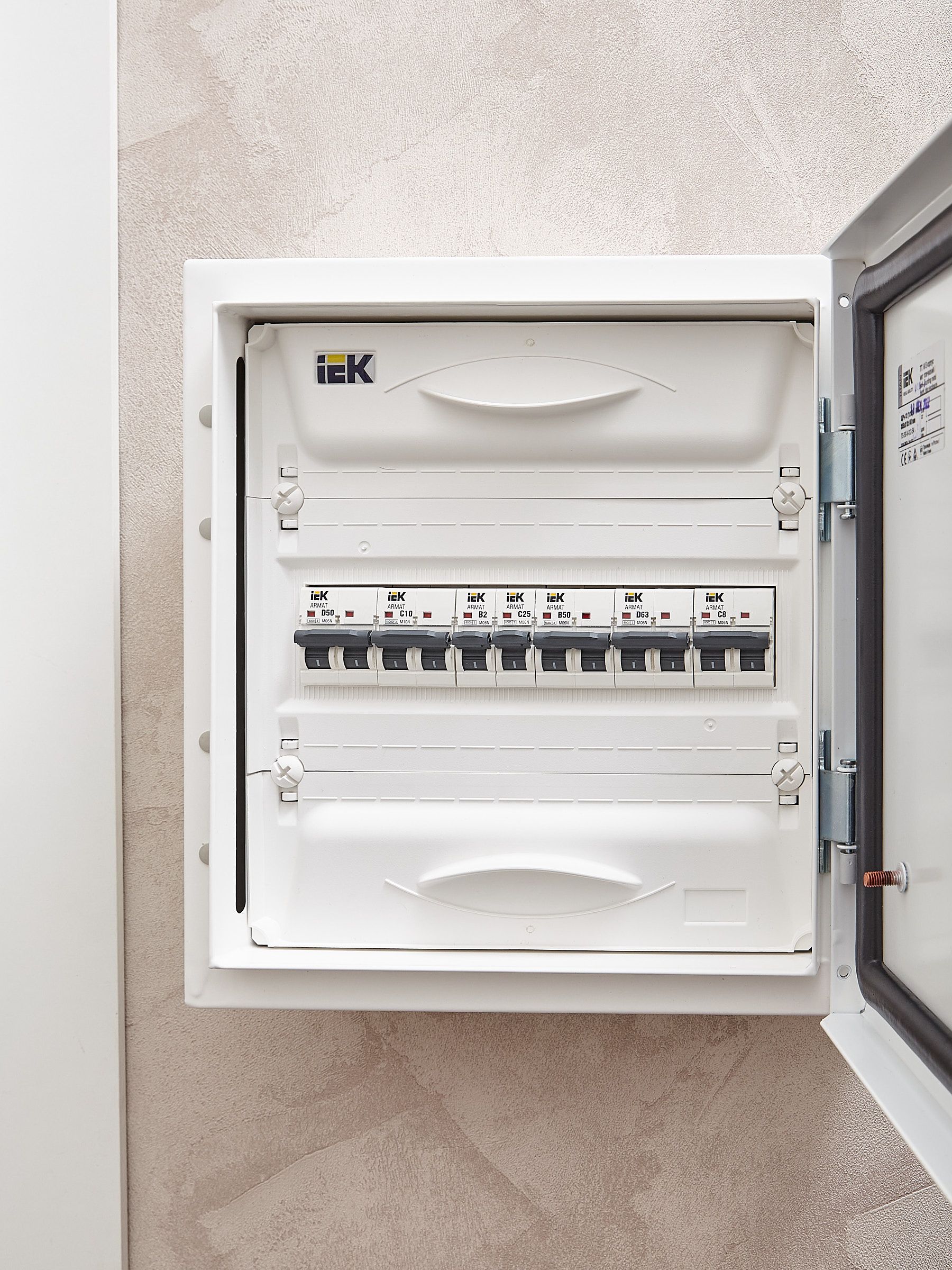 ARMAT Автоматический выключатель M06N 1P C 25А IEK — фото
