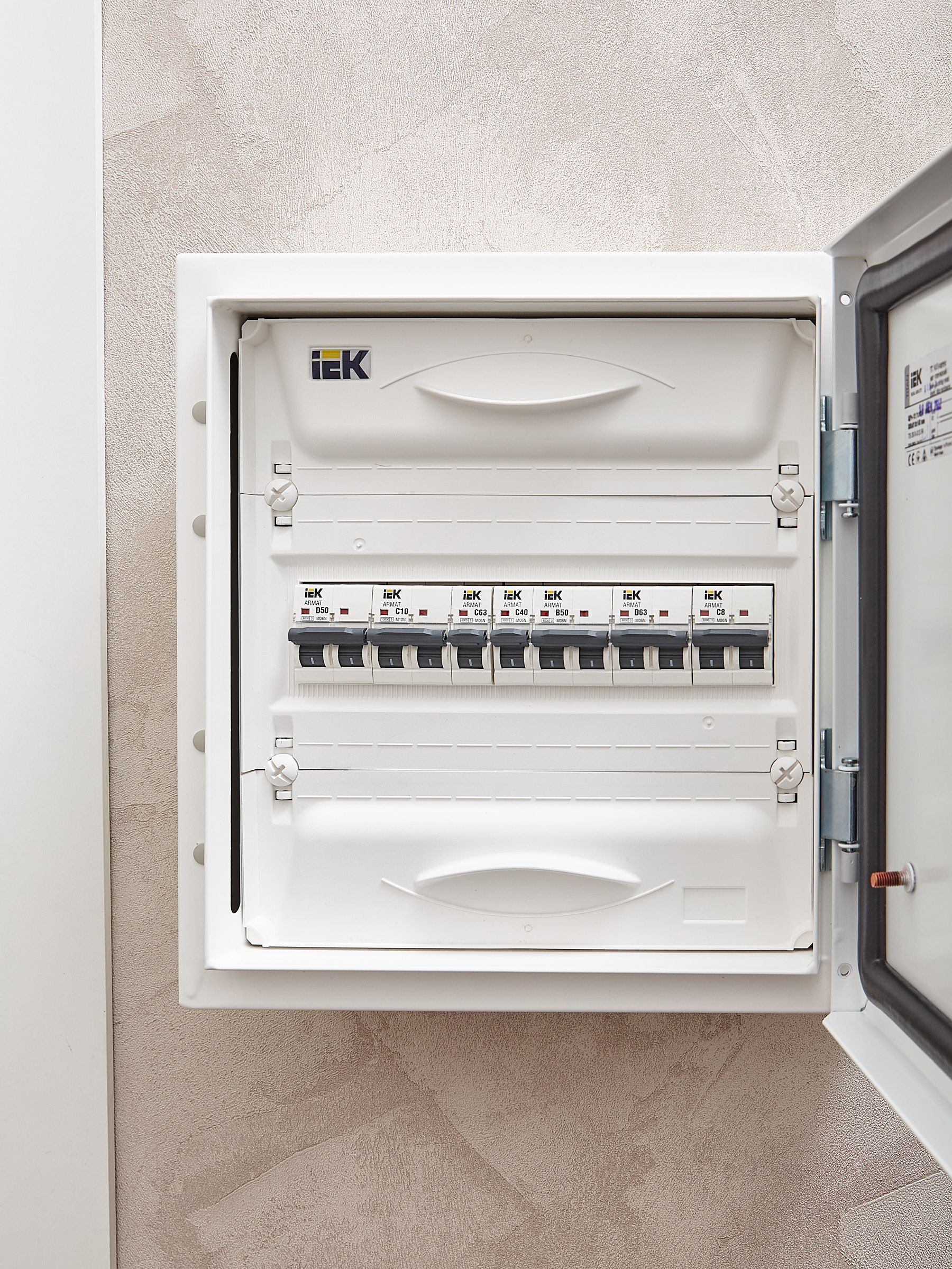 ARMAT Автоматический выключатель M06N 1P C 63А IEK — фото