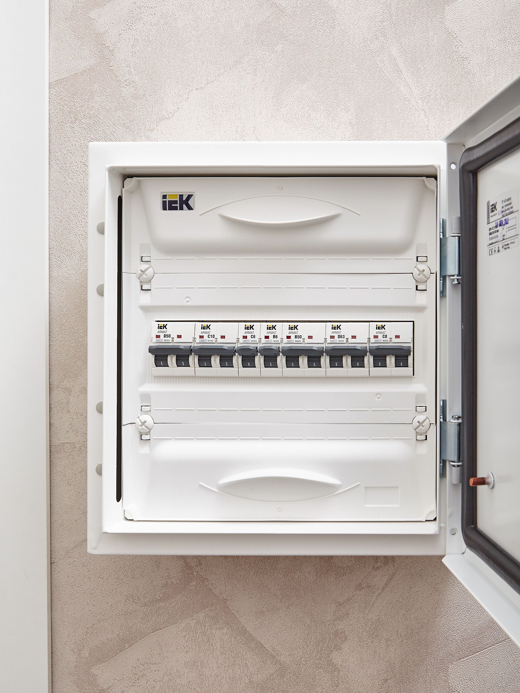 ARMAT Автоматический выключатель M06N 1P B 6А IEK — фото