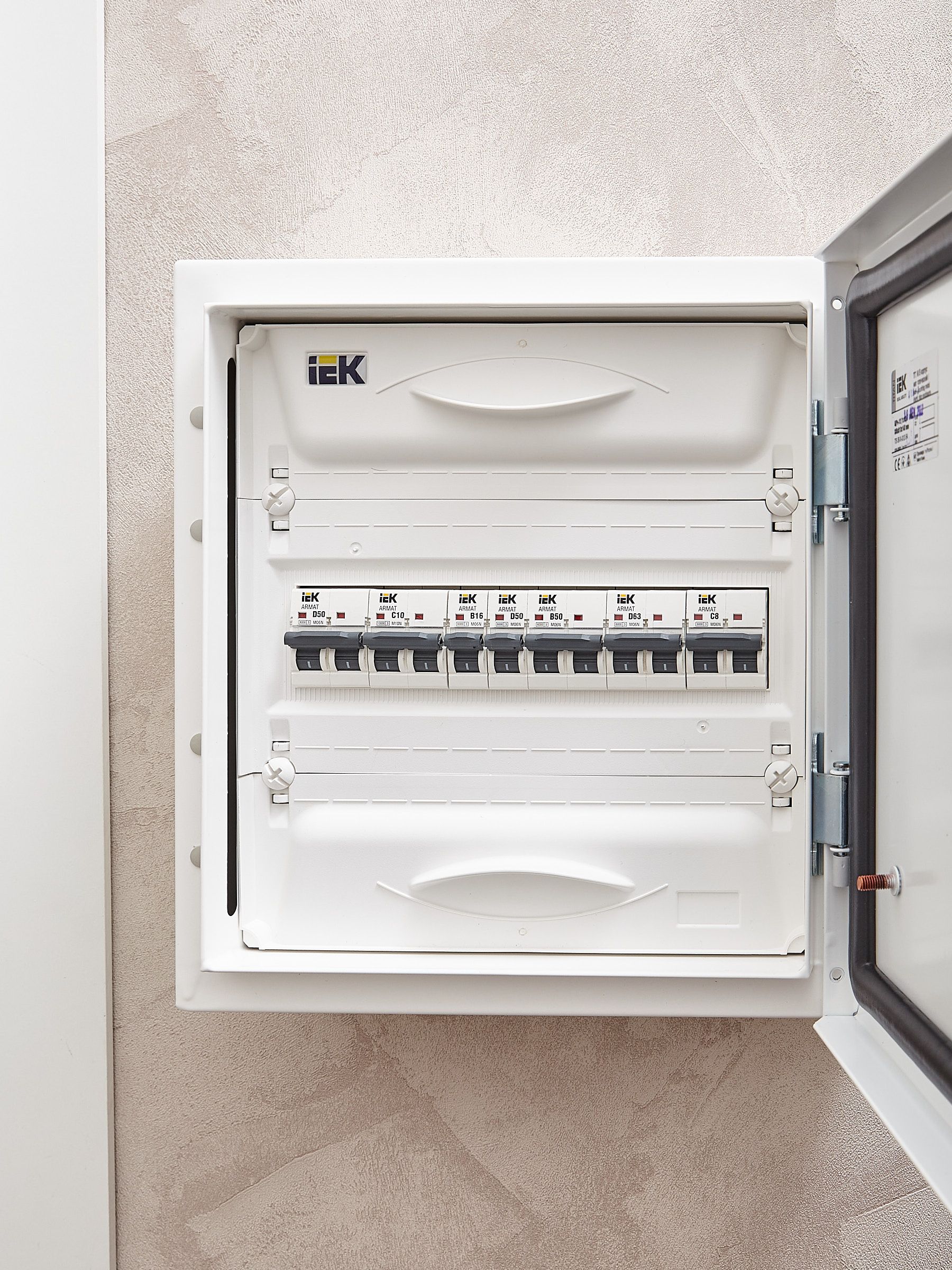 ARMAT Автоматический выключатель M06N 1P B 16А IEK — фото