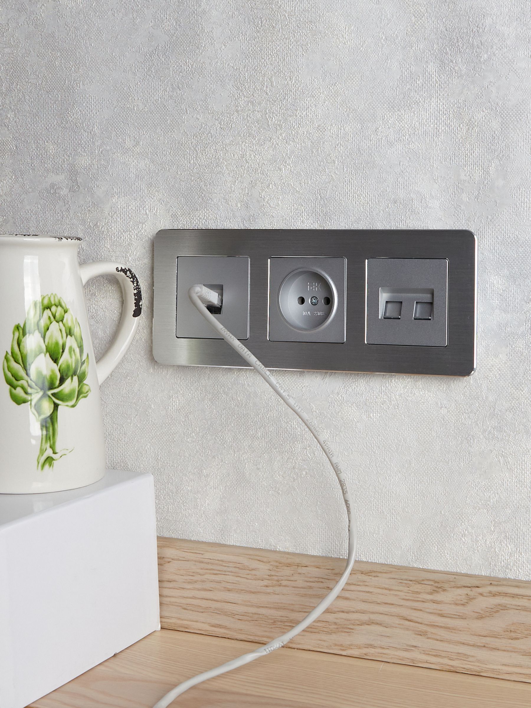 BRITE Розетка компьютерная двойная RJ45 кат.6 РК11-2-БрА алюминий IEK — фото