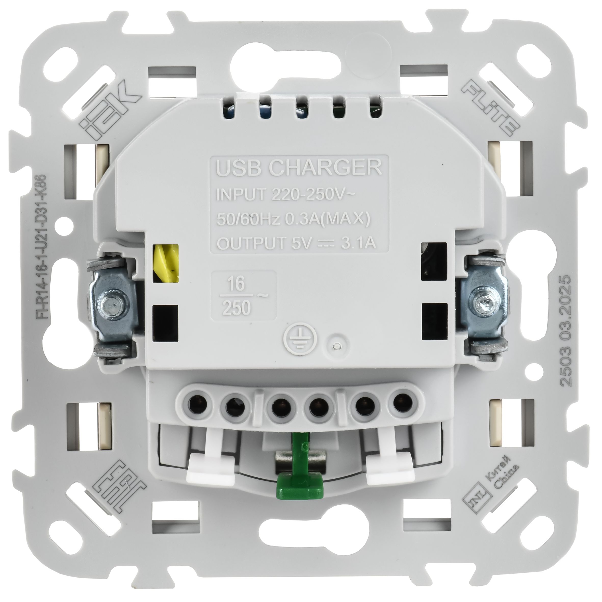 FLITE Розетка 1-местная с заземлением с защитными шторками 16А с USB A+A 3,1А безвинтовое крепление РСЮша11-1-ФлСл сливочный IEK — фото