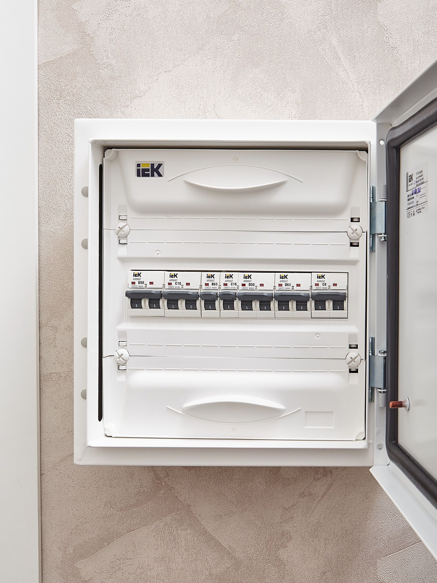 ARMAT Автоматический выключатель M06N 1P B 63А IEK — фото