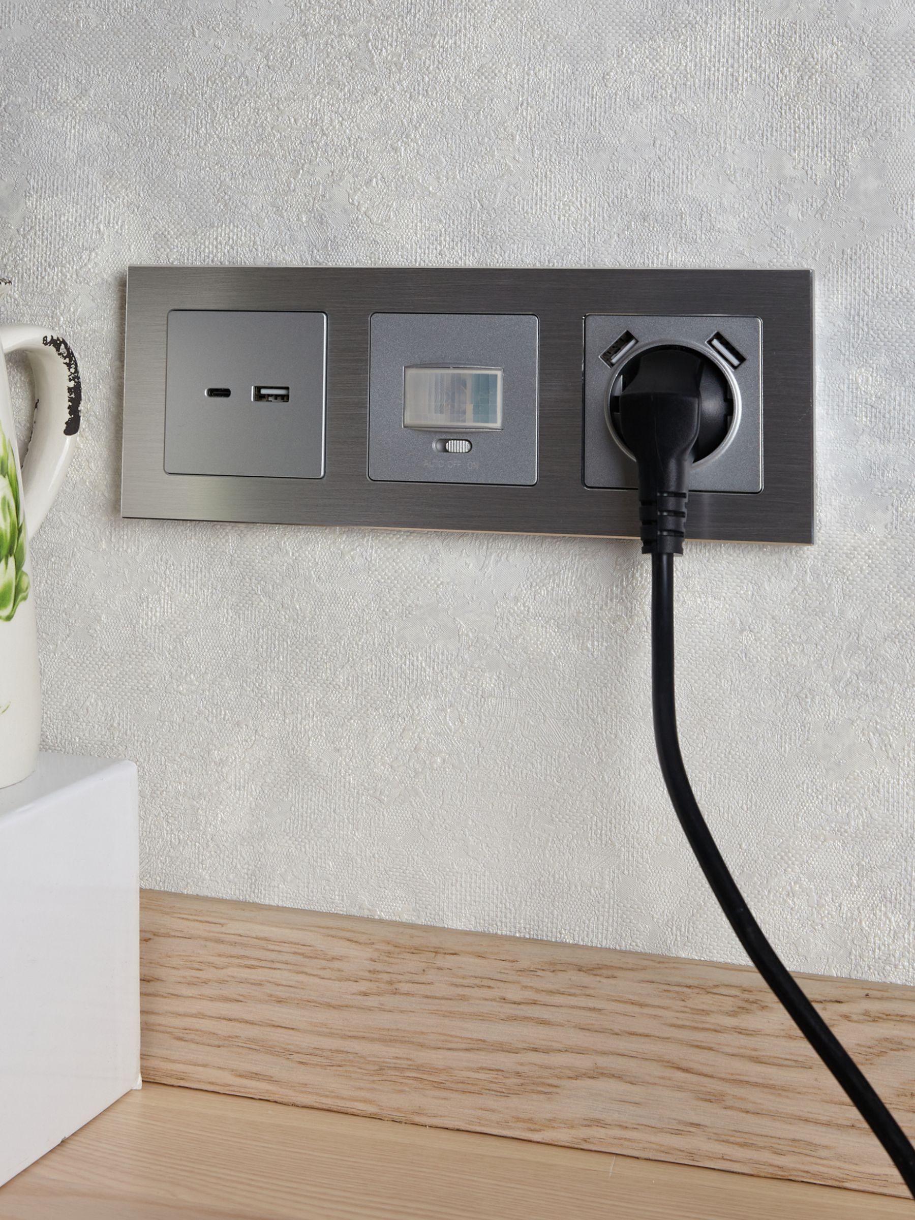 BRITE Розетка USB A+C 18Вт РЮ11-1-БрА алюминий IEK — фото