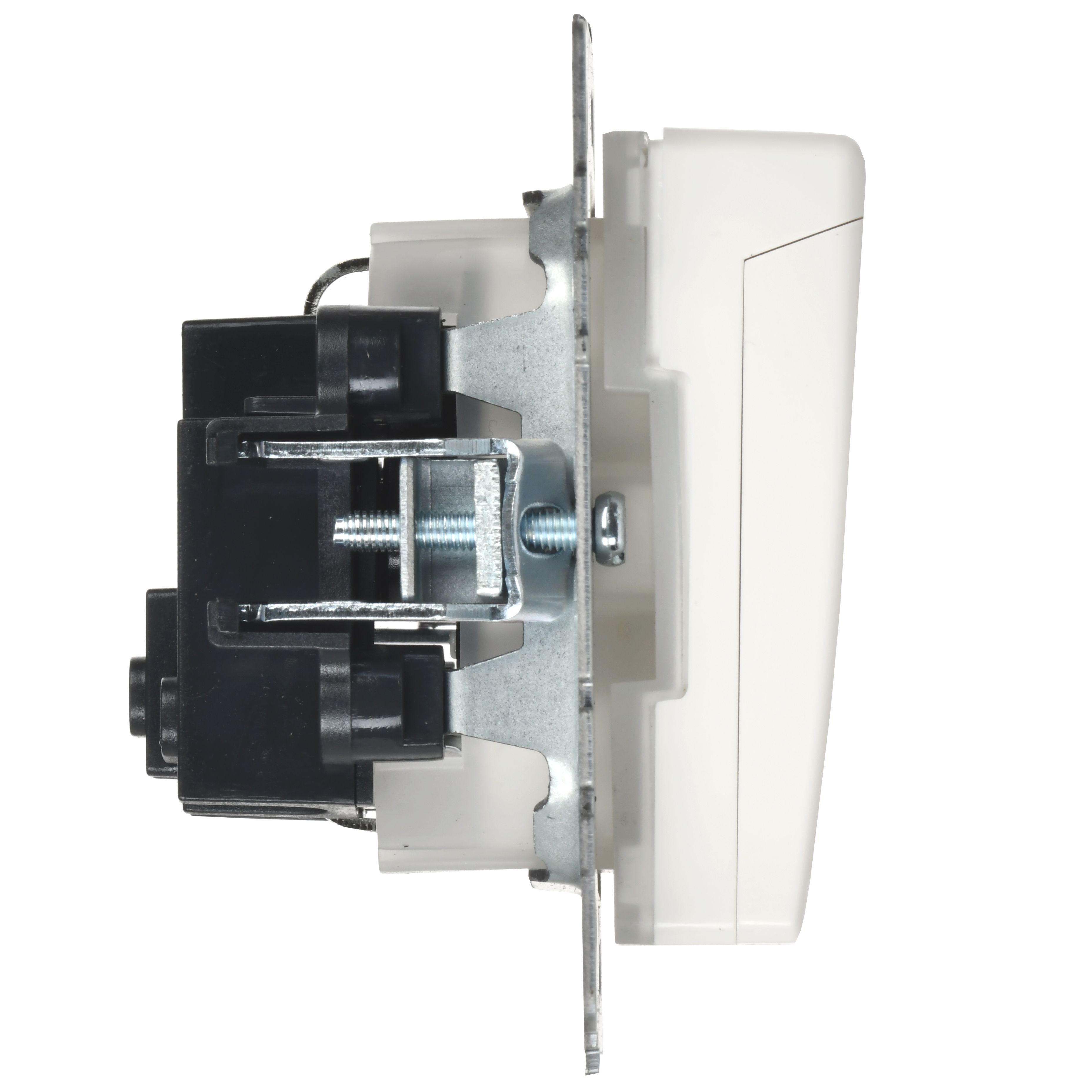 BRITE Розетка 1-местная с заземлением с защитными шторками и крышкой 16А IP44 РСбш10-3-44-БрБ белый IEK — фото