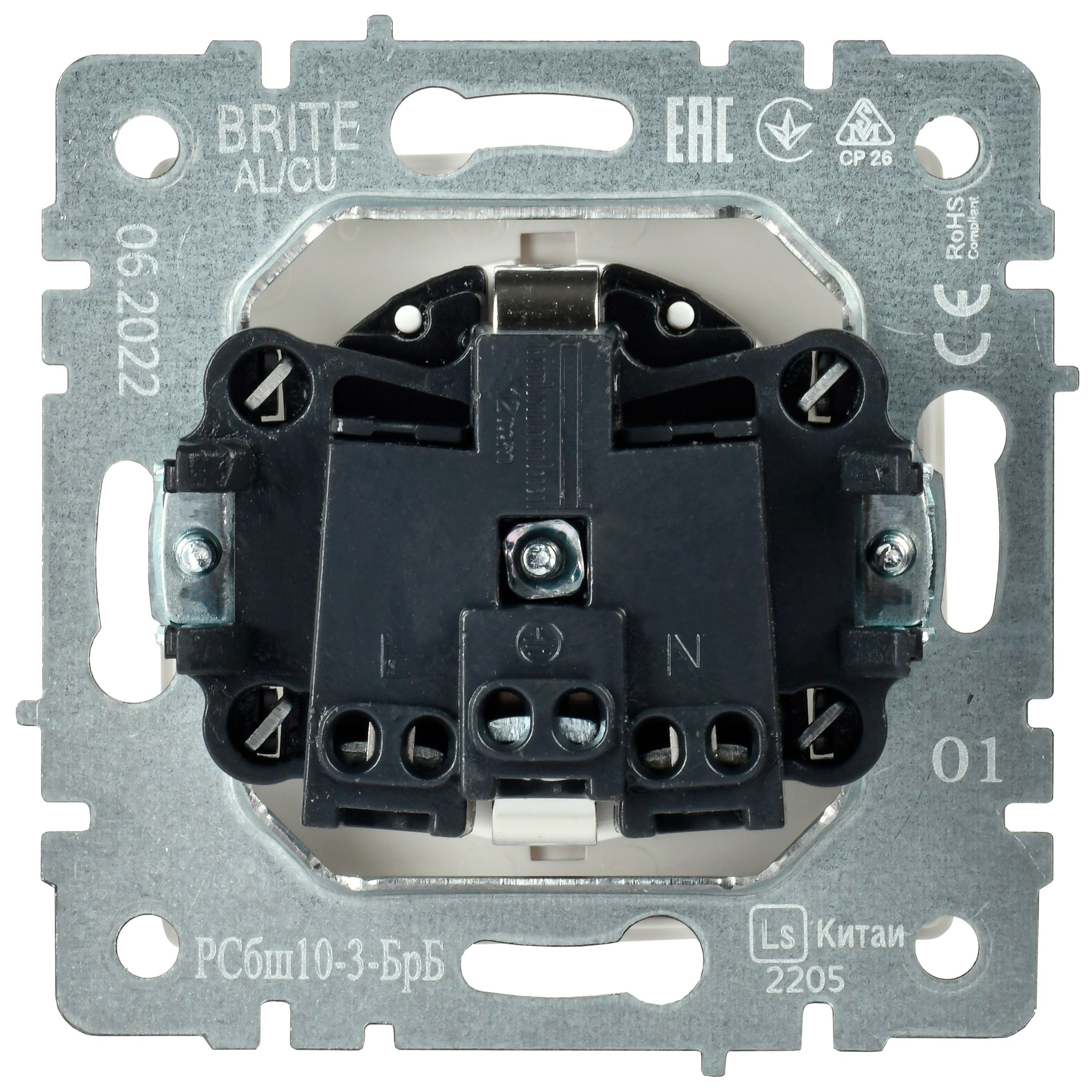 BRITE Розетка 1-местная с заземлением с защитными шторками и крышкой 16А IP20 РСбш10-3-БрБ белый IEK — фото