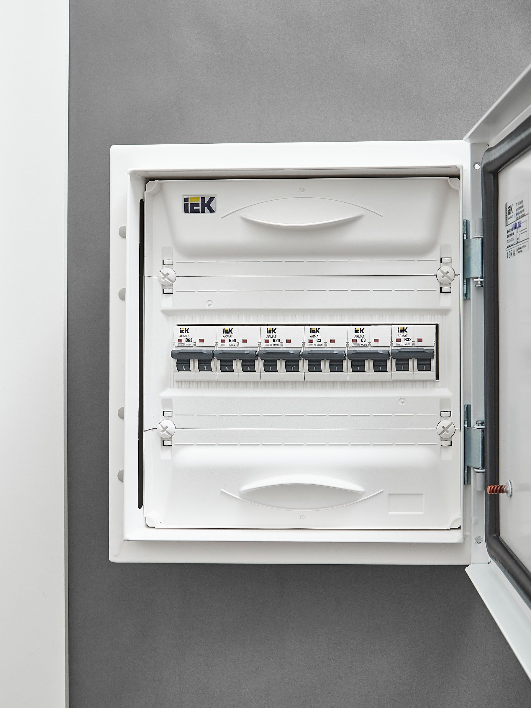 ARMAT Автоматический выключатель M06N 2P C 3А IEK — фото