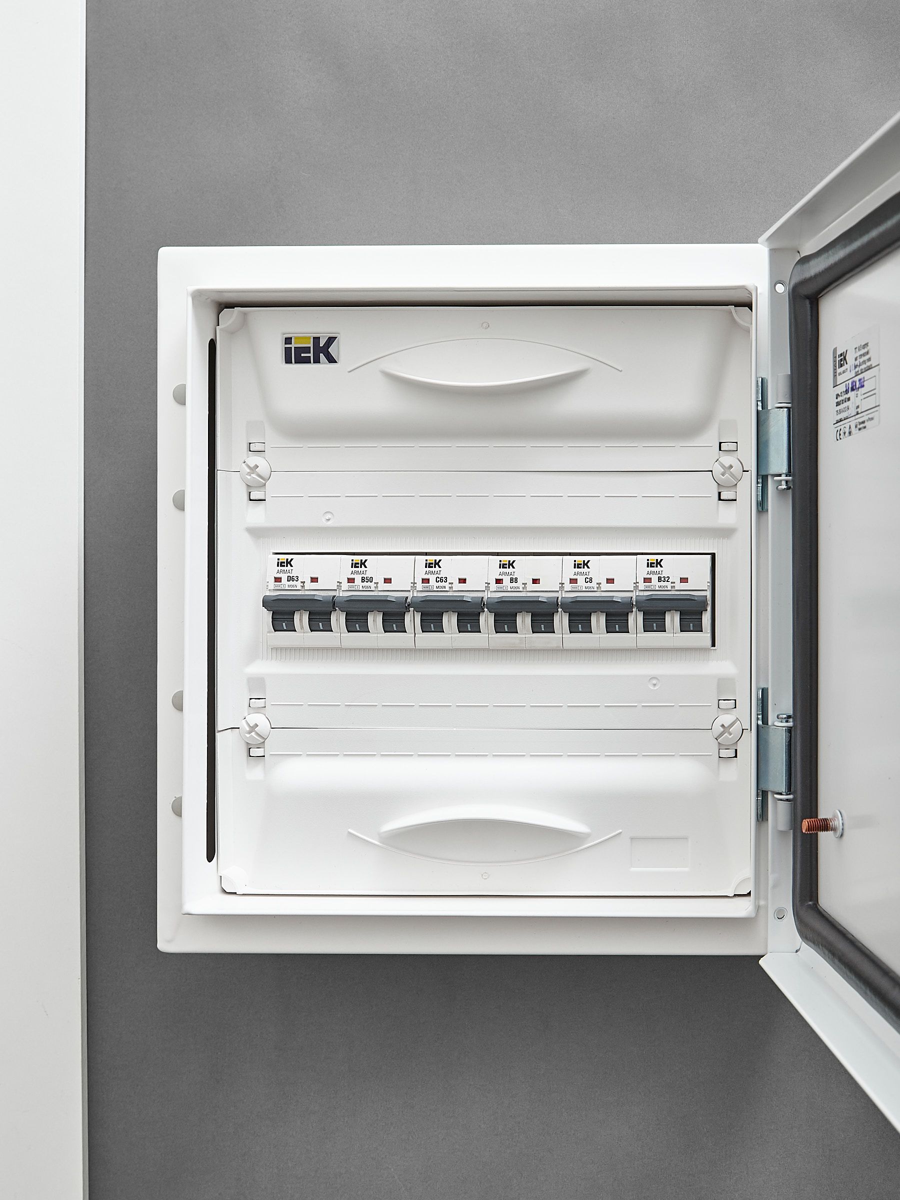 ARMAT Автоматический выключатель M06N 2P C 63А IEK — фото