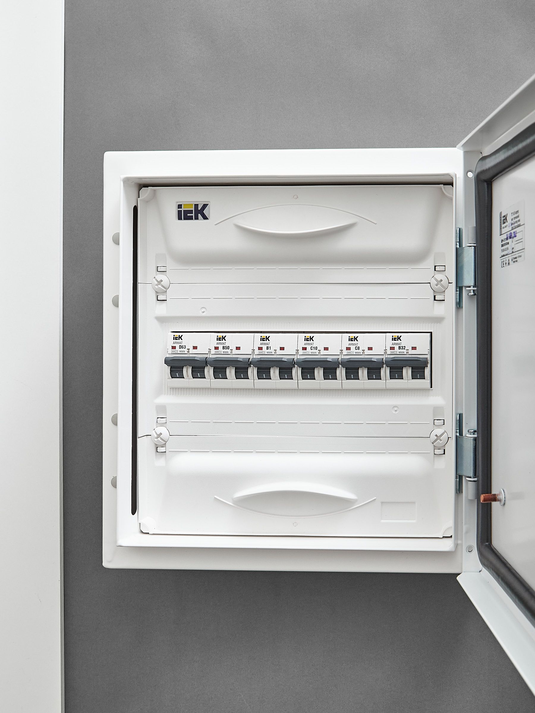 ARMAT Автоматический выключатель M06N 2P B 1А IEK — фото