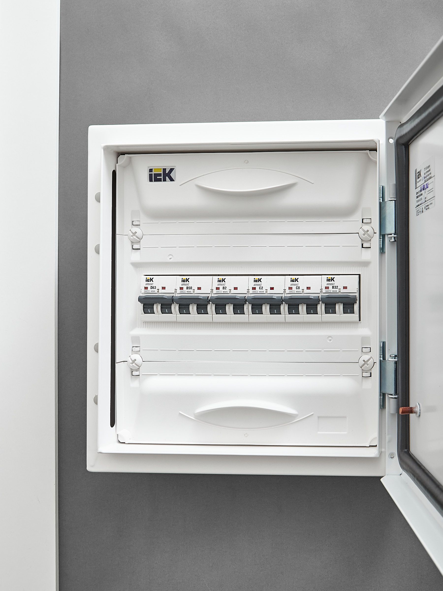 ARMAT Автоматический выключатель M06N 2P B 2А IEK — фото