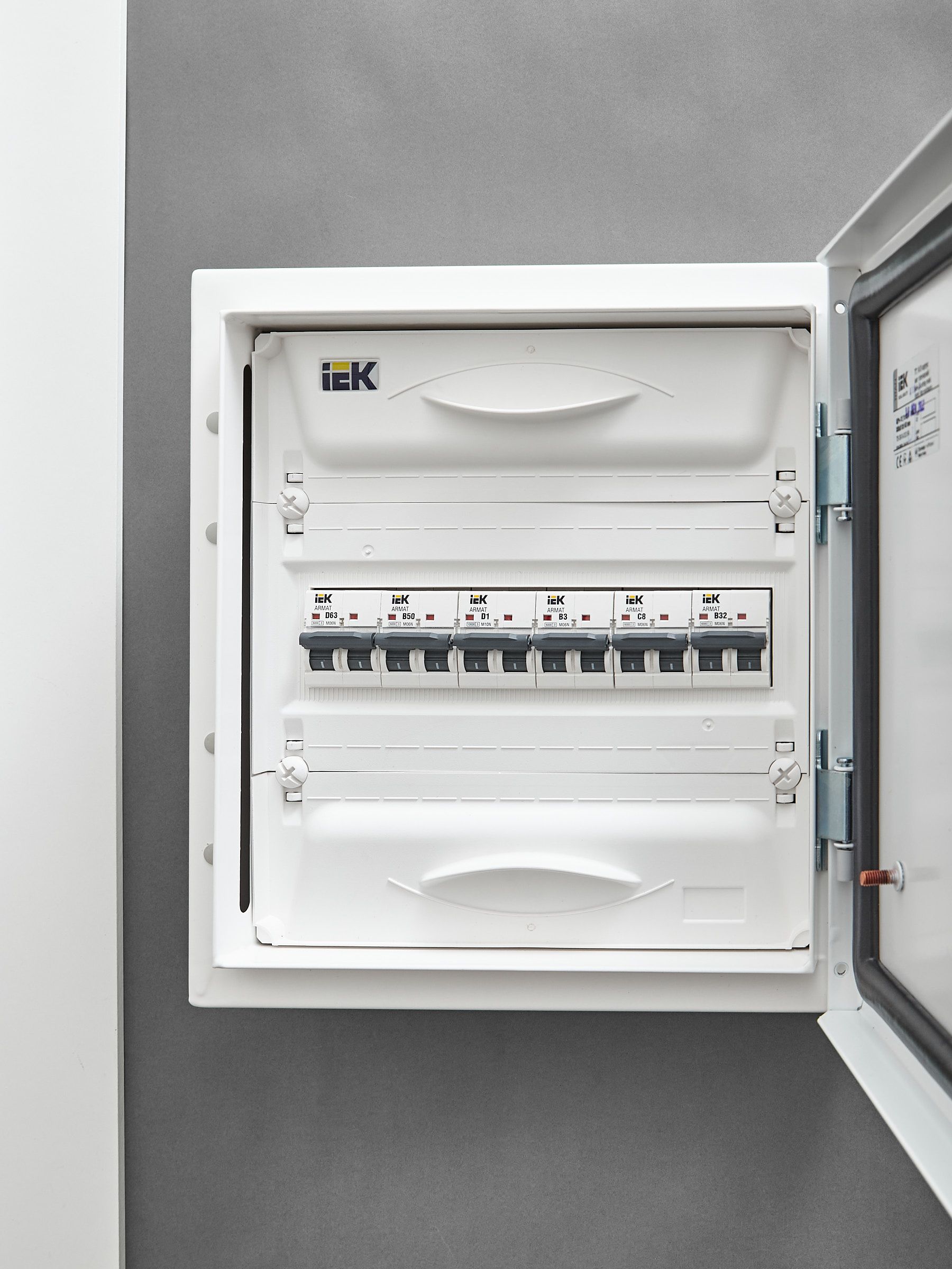 ARMAT Автоматический выключатель M06N 2P B 3А IEK — фото