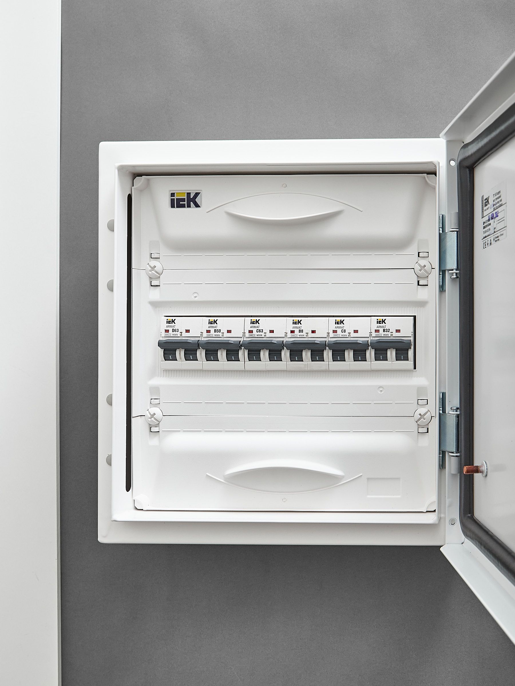 ARMAT Автоматический выключатель M06N 2P B 8А IEK — фото