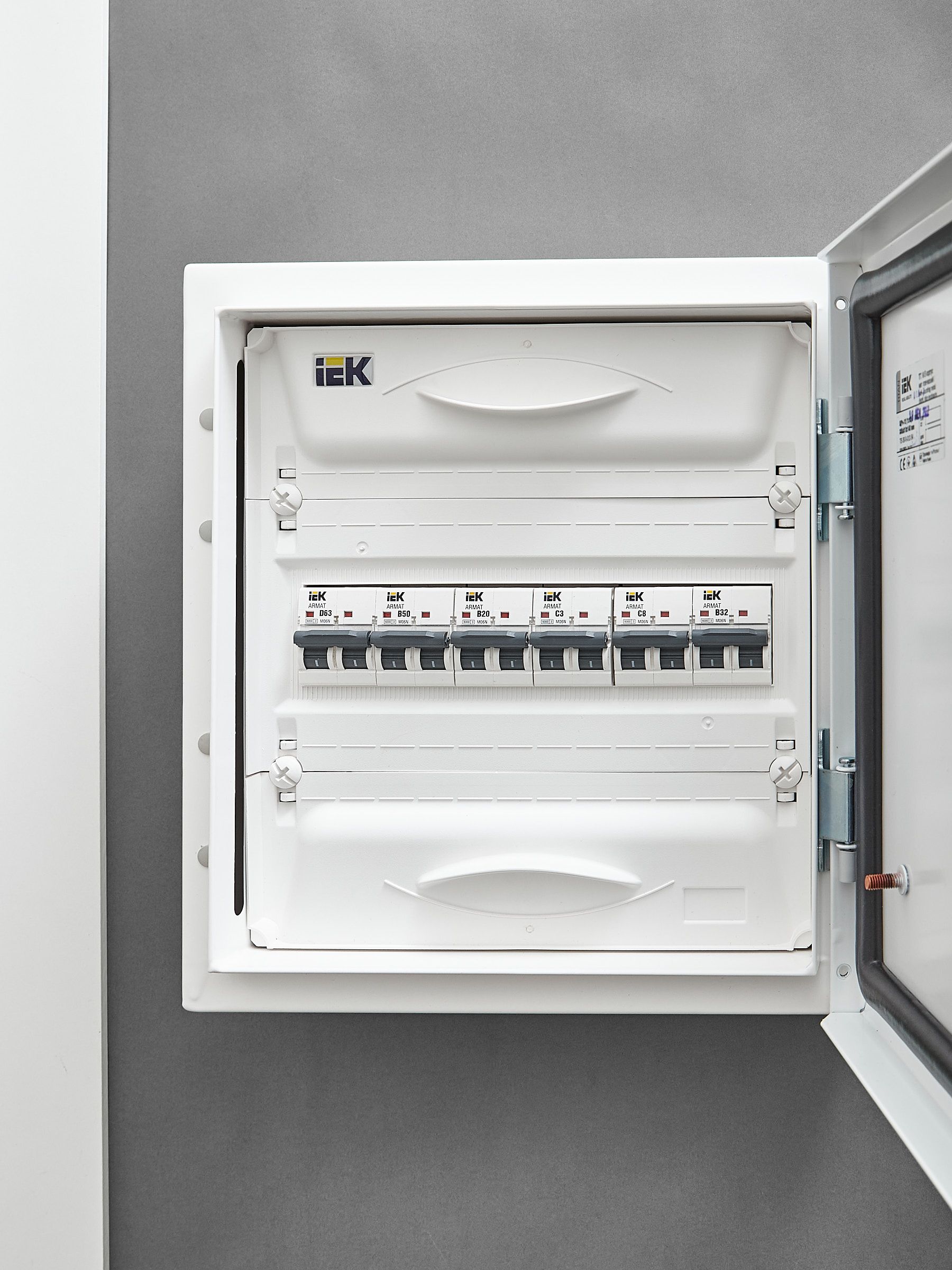 ARMAT Автоматический выключатель M06N 2P B 20А IEK — фото