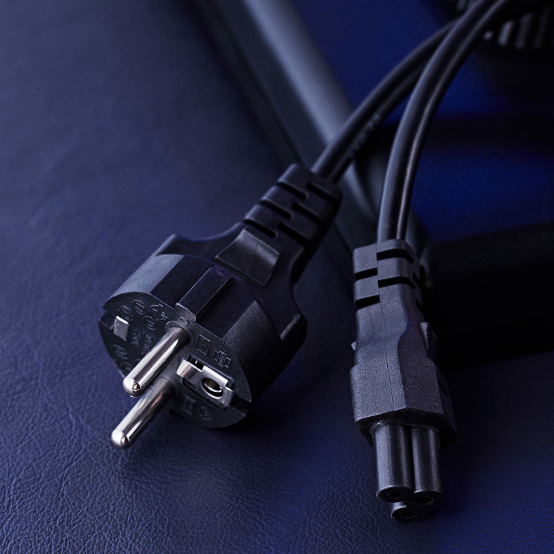 Шнур сетевой, вилка СЕЕ 7/7(Schuko) – разъем IEC 320 C5, кабель 3x0,75мм², 1,8м, для питания ноутбука REXANT — фото
