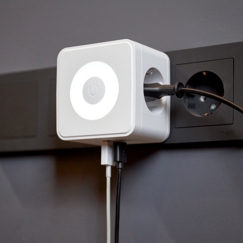 Двойник электрический Куб 16А с/з, 2 разъема USB-A 2,4А, 1 разъем USB-C 3А, с ночной подсветкой, белый REXANT — фото