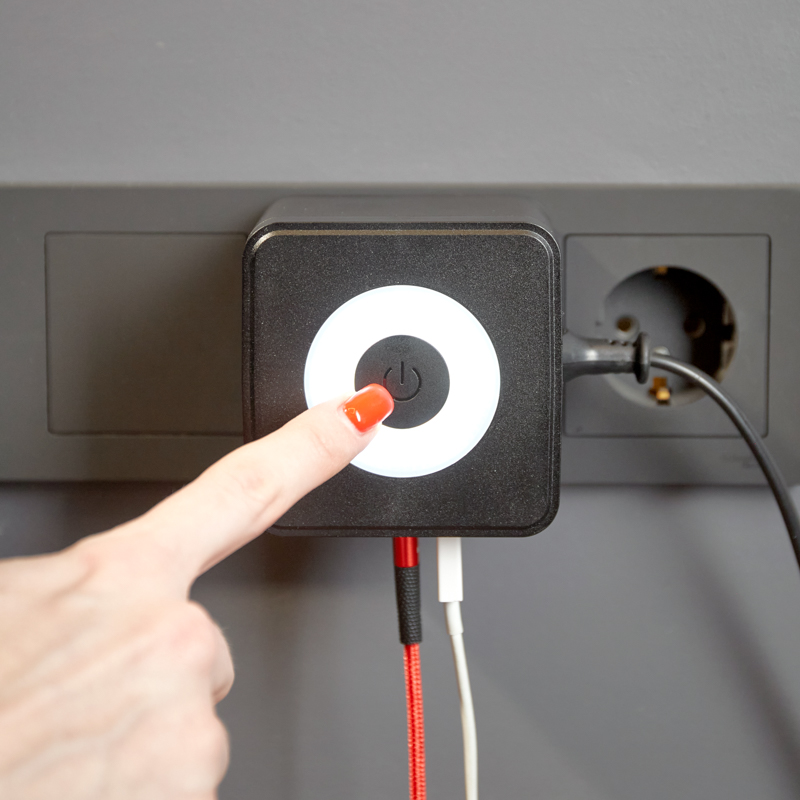 Двойник электрический Куб 16А с/з, 2 разъема USB-A 2,4А, 1 разъем USB-C 3А, с ночной подсветкой, черный REXANT — фото