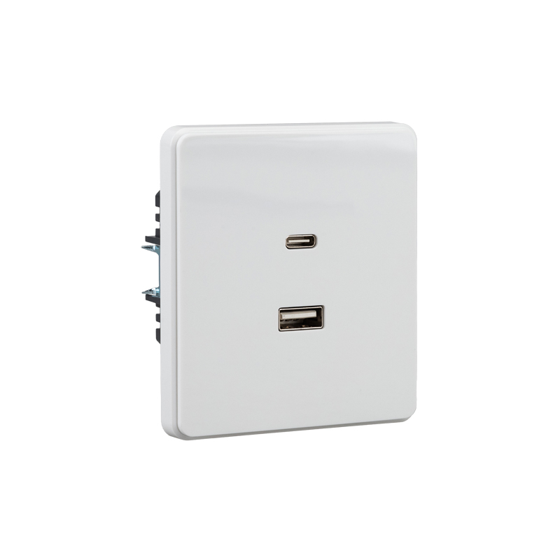 Розетка ROUND USB-A+Type-C 3А с функцией быстрой зарядки перламутр KRANZ — фото