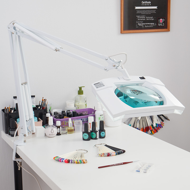 Лупа на струбцине квадратная 5D с подсветкой, 150х180мм, белая REXANT — фото