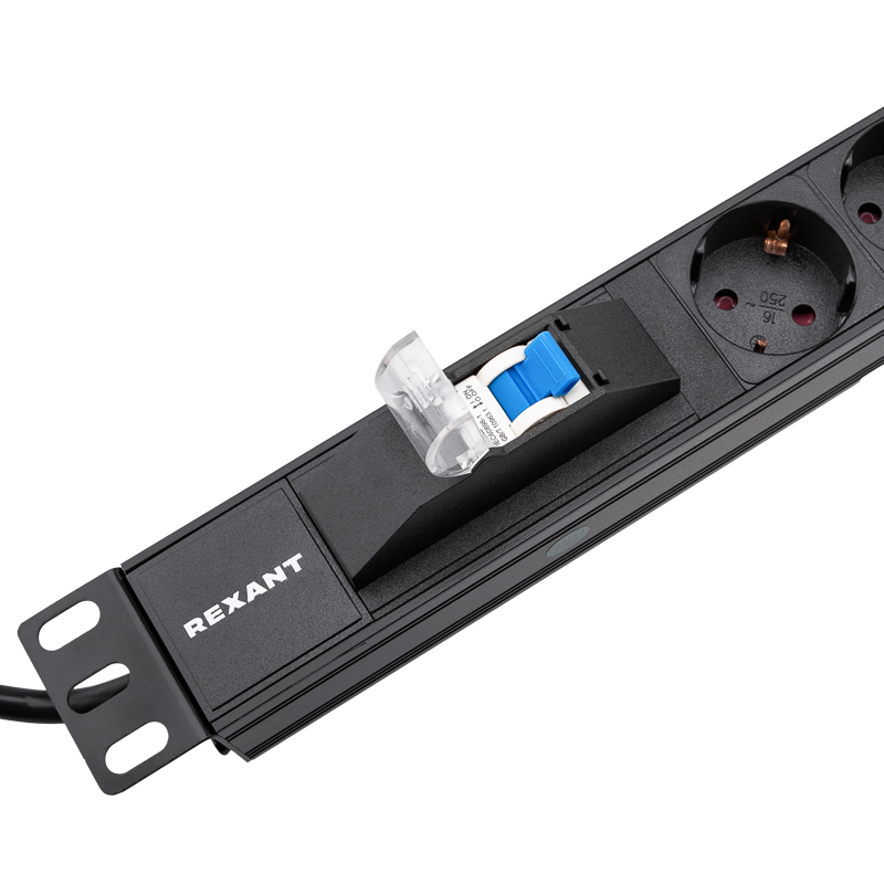 Блок распределения питания PDU горизонтальный 1U 6 розеток СЕЕ 7/4 Schuko 16A автомат защиты алюм корп шнур 2м вилка СЕЕ 7/7 Schuko черный REXANT — фото