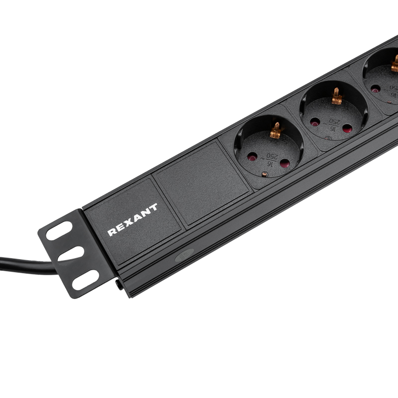 Блок распределения питания PDU горизонтальный 1U 9 розеток СЕЕ 7/4 Schuko 16A без выкл алюм корп шнур 2м вилка СЕЕ 7/7 Schuko черный REXANT — фото
