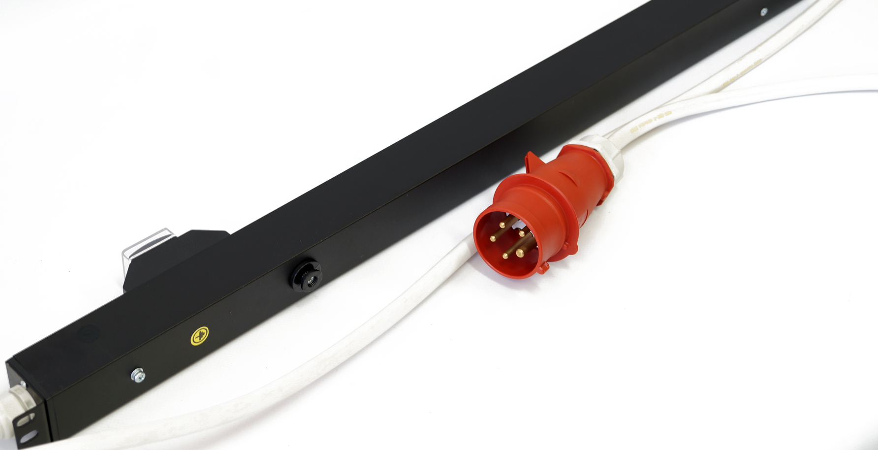 Hyperline SHE-36IEC-6BIEC-B-3x16-3PVR Блок розеток, вертикальный, 36 розеток IEC320 C13, 6 розеток IEC320 C19, автоматический выключатель, кабель питания 3м (5х4.0мм2) с вилкой IEC 60309 16А (3P+N+E), 380В, корпус алюминий, черный — фото