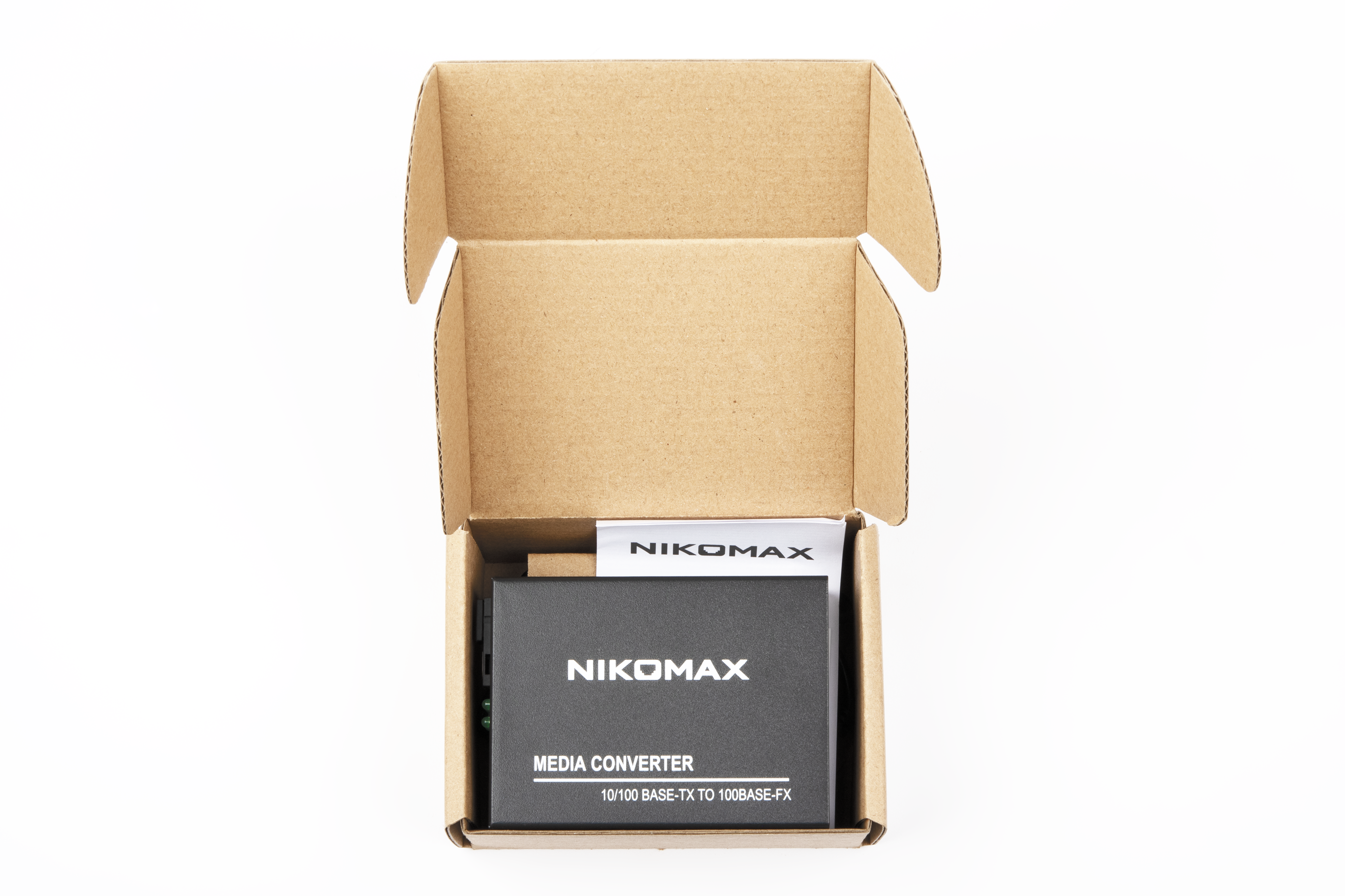 Медиаконвертер неуправляемый NIKOMAX, UTP 10/100 Мбит/с, SM, SC, без LFP, Tx:1310/Rx:1550 нм, 18 дБ (до 20 км), 5В/1А — фото