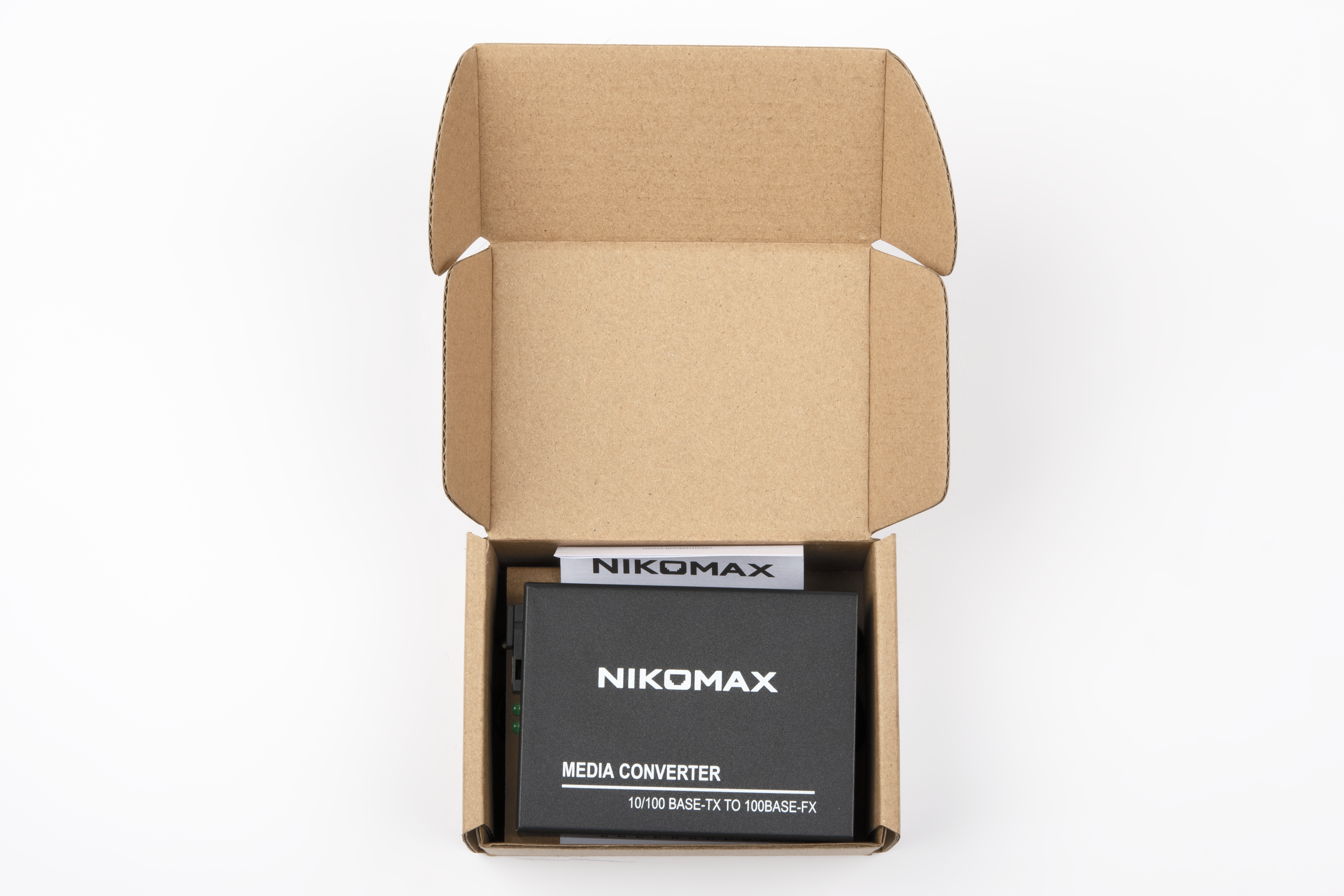 Медиаконвертер неуправляемый NIKOMAX, UTP 10/100 Мбит/с, SM, SC, без LFP, Tx:1550/Rx:1310 нм, 18 дБ (до 20 км), 5В/1А — фото