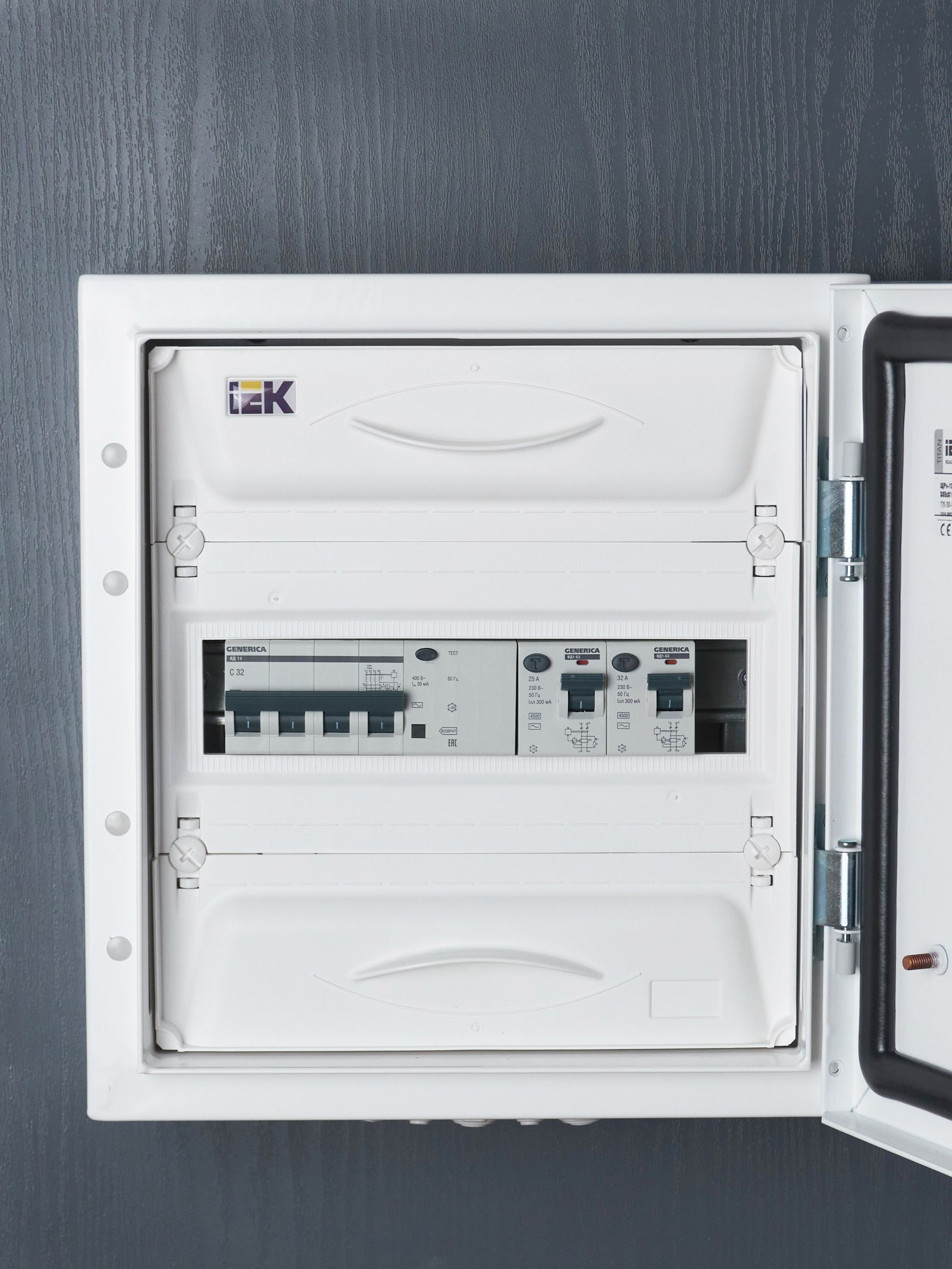 Выключатель дифференциальный (УЗО) ВД1-63 2Р 32А 300мА GENERICA — фото